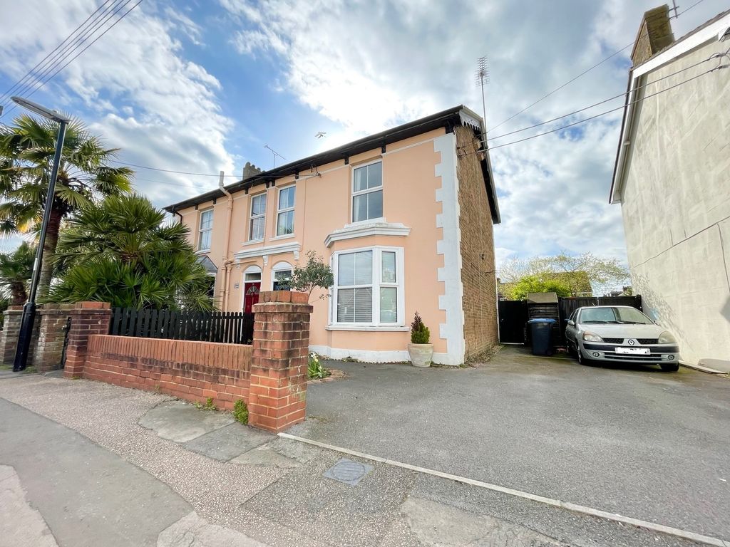 3 bed semidetached house for sale in Fairfield Road, Burgess Hill RH15