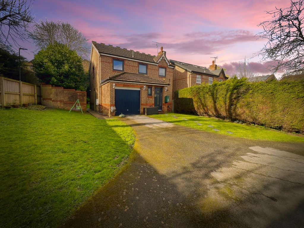 4 bed detached house for sale in Westminster Drive, Rodley, Leeds LS13
