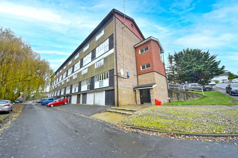2 bed flat for sale in five acres, wooburn green, high wycombe, buckinghamshire hp10