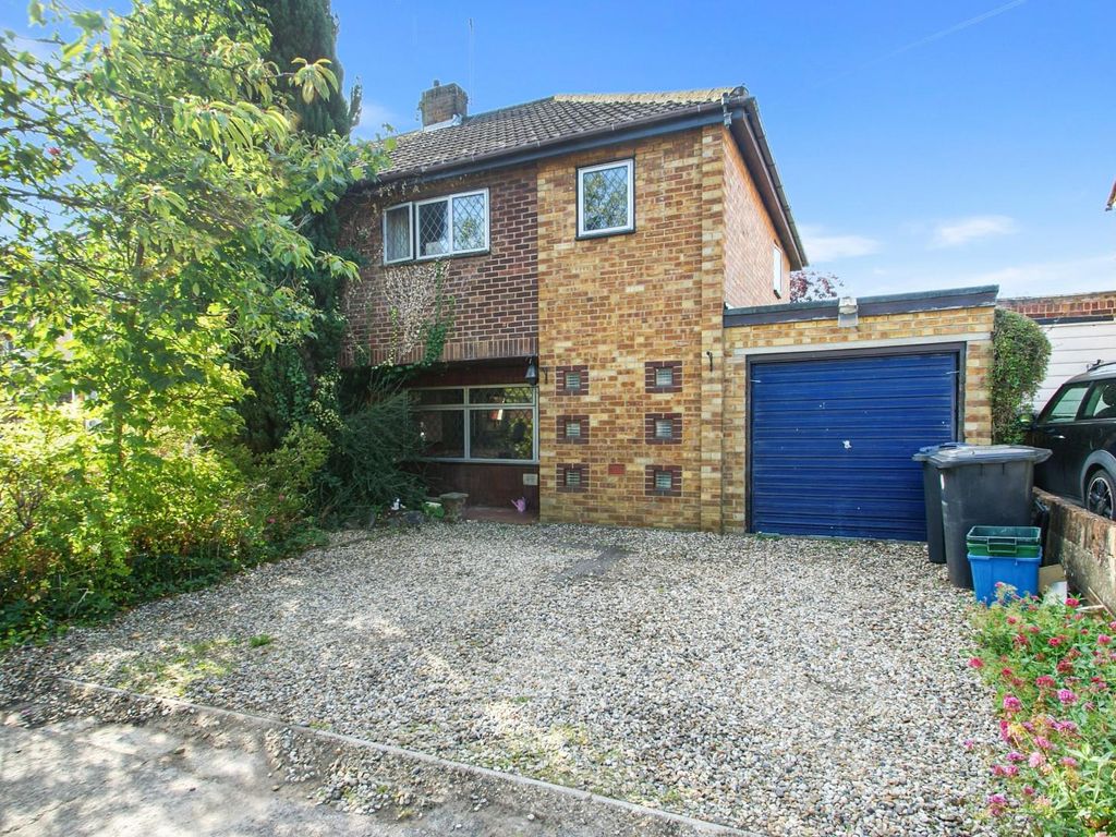 3 bed semidetached house for sale in Grace Gardens, Thorley,