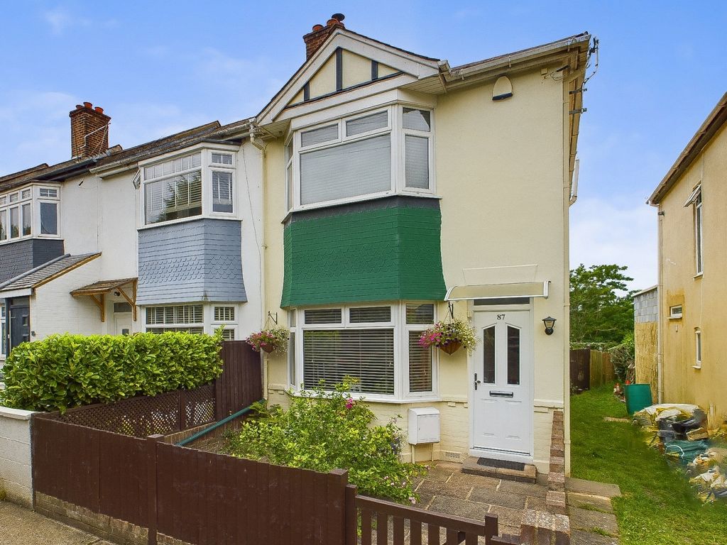 2 bed town house for sale in Broom Hill Road, Strood, Rochester 3 ME2