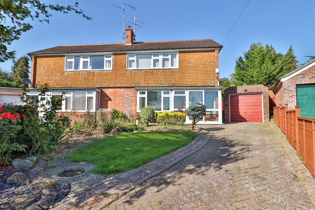 3 bed semidetached house for sale in Willow Road, Yeovil, Somerset
