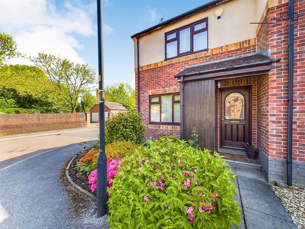 2 bed town house for sale in Hornby Court, Beaumont Park, Lancaster LA1 Zoopla