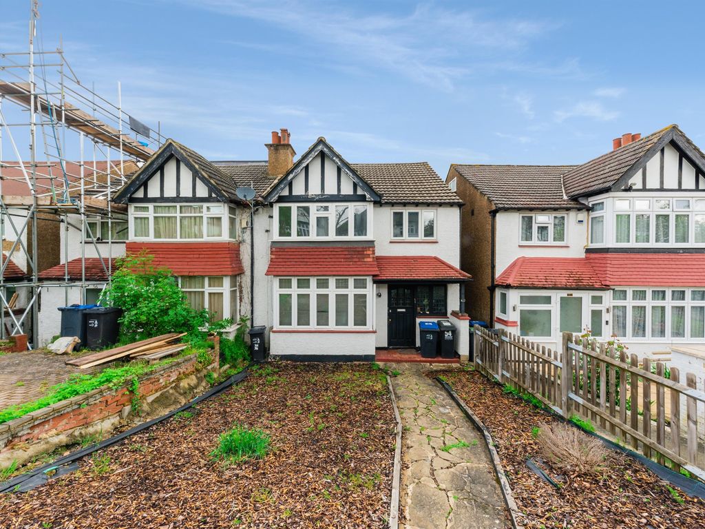 4 bed semidetached house for sale in Pollards Hill North, London SW16