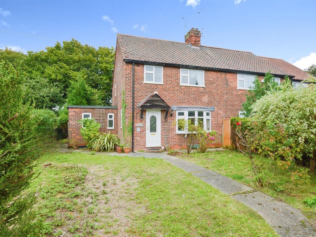 3 bed semidetached house for sale in Triangle Drive, North Ferriby