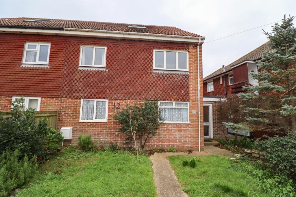 4 bed end terrace house for sale in Southwood Road, Hayling Island PO11