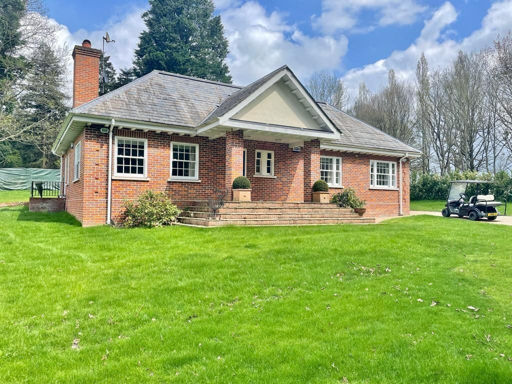 3 bed detached bungalow for sale in Penshurst Road, Penshurst