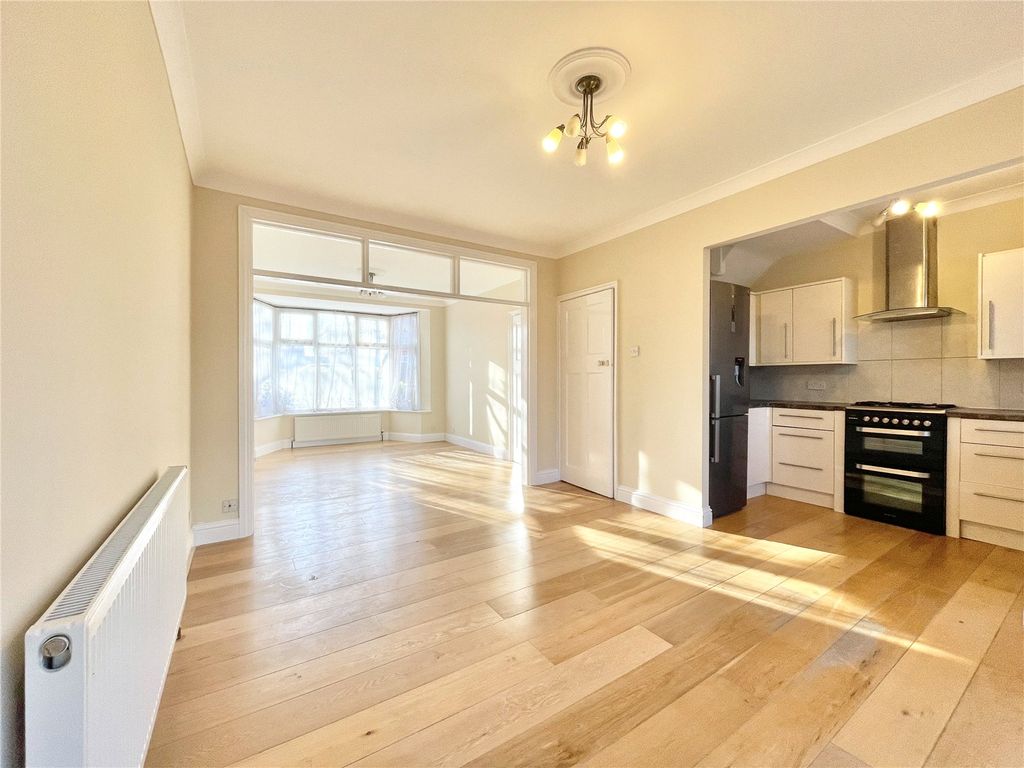 3 bed semidetached house to rent in Whitton Avenue East, Greenford