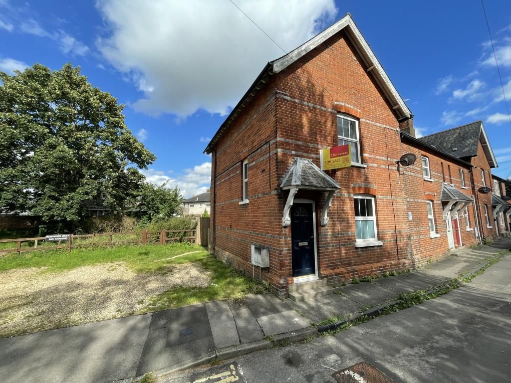 2 bed end terrace house for sale in Newbury, Berkshire RG14, £280,000