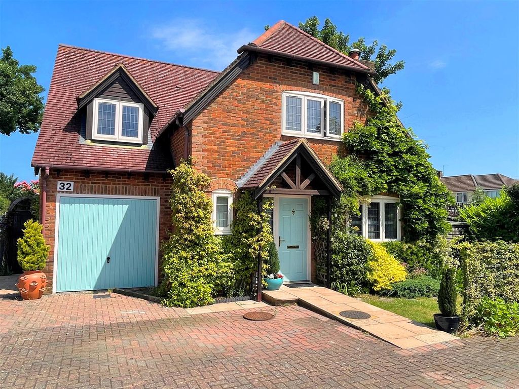 4 bed detached house for sale in Essex Street, Newbury RG14 Zoopla