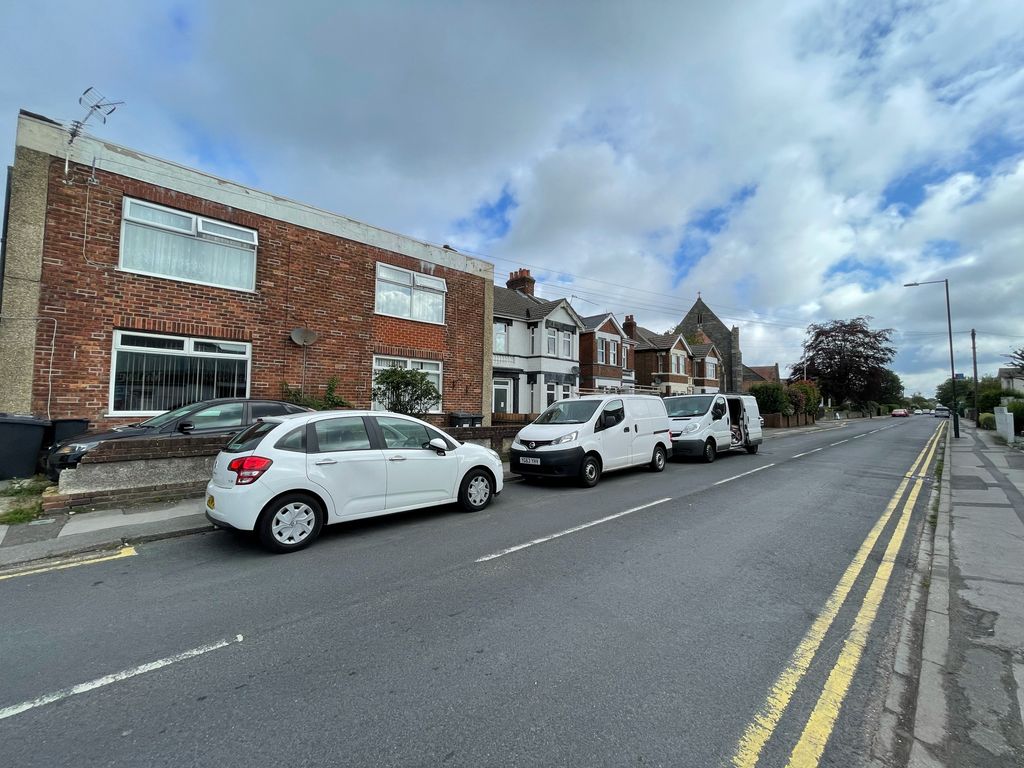 2 bed flat to rent in Road, Bournemouth BH8 Zoopla