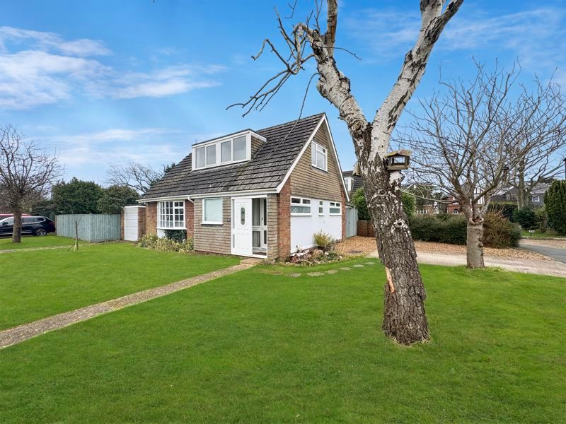 3 bed detached house for sale in Park Road, Cowes PO31, £425,000 Zoopla