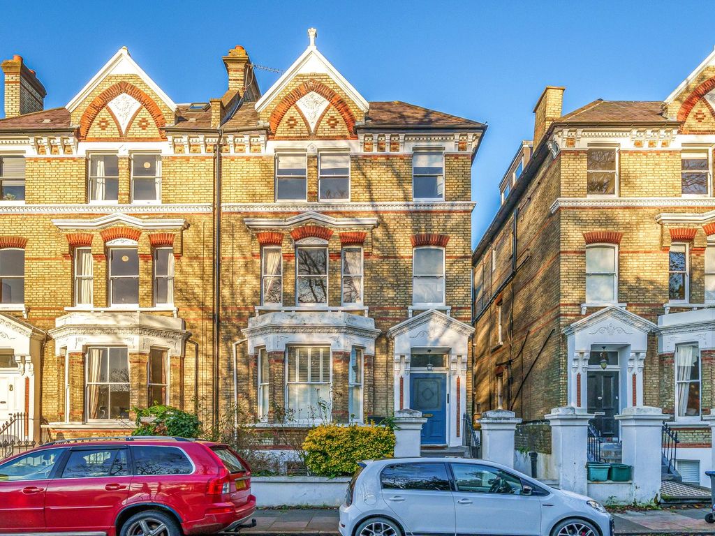 2 bed flat to rent in St. Andrew's Square, Surbiton KT6, £1,850 pcm Zoopla