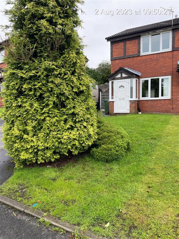 2 bed semidetached house to rent in Dovestone Crescent, Dukinfield