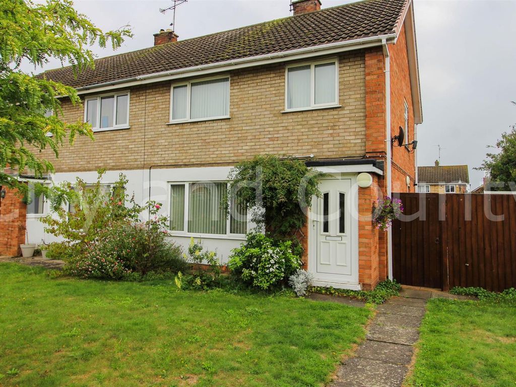 3 bed semidetached house for sale in Winslow Road, Peterborough PE3