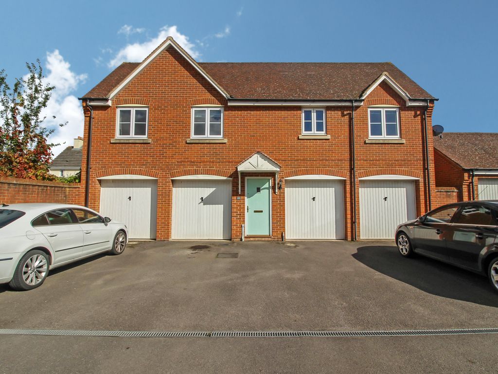 2 bed property to rent in Southwold Close, Oakhurst, Swindon SN25, £