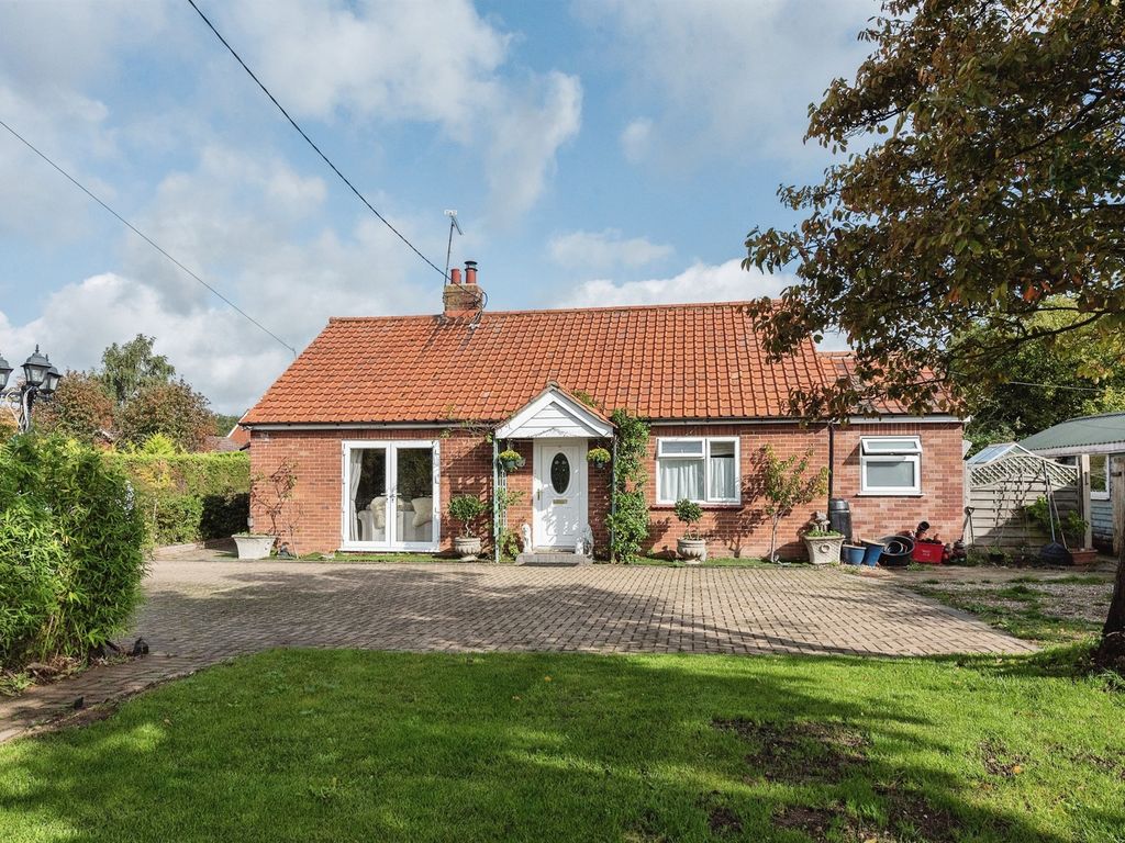 2 bed detached bungalow for sale in Pound Hill, Bacton, Stowmarket IP14