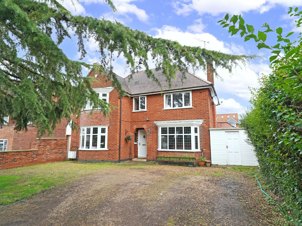 5 bed detached house for sale in Uppingham Road, Humberstone, Leicester