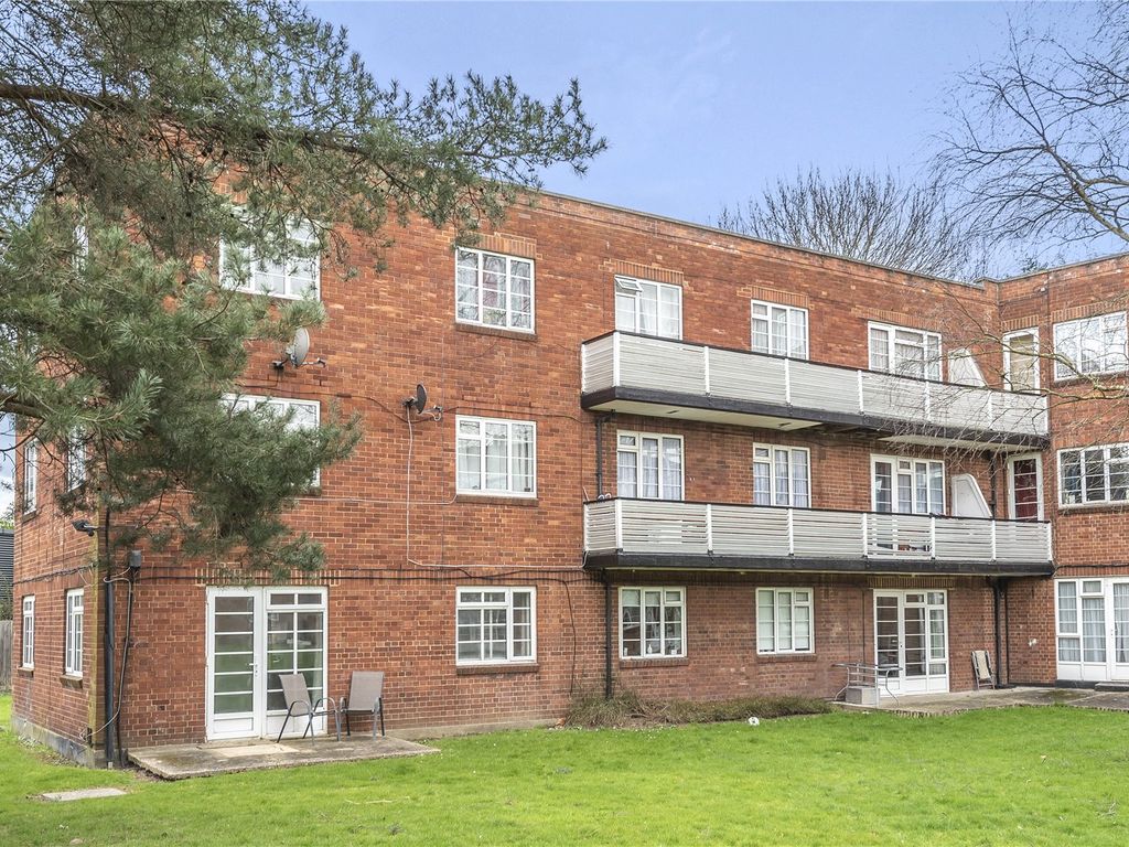 2 bed flat for sale in Garden Close, Ruislip HA4 Zoopla