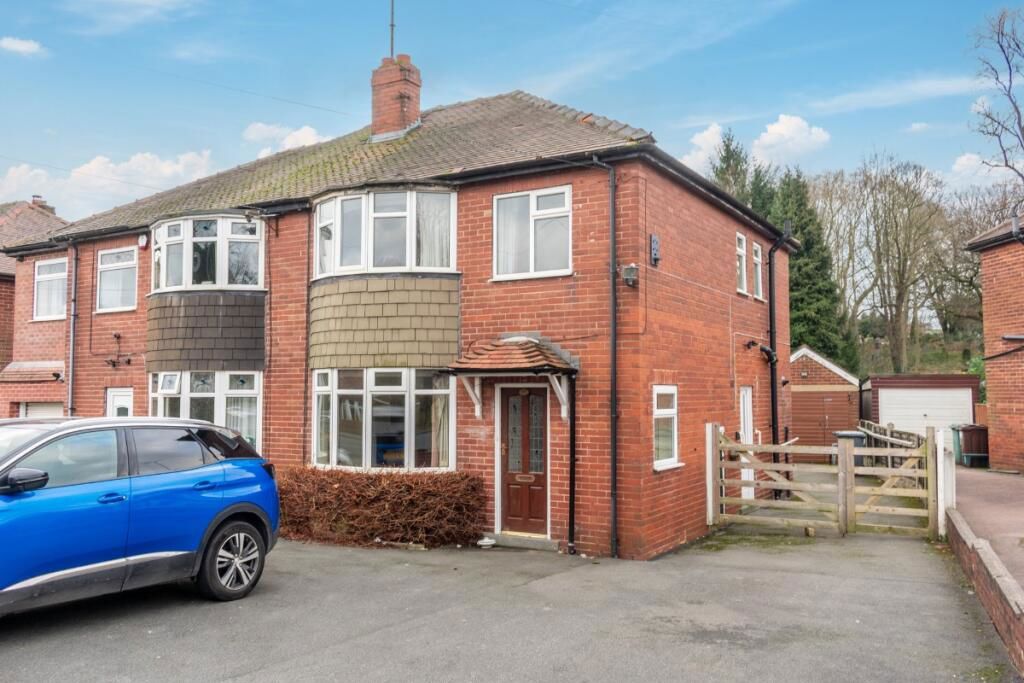 3 bed semidetached house for sale in Bradford Road, Birstall, Batley