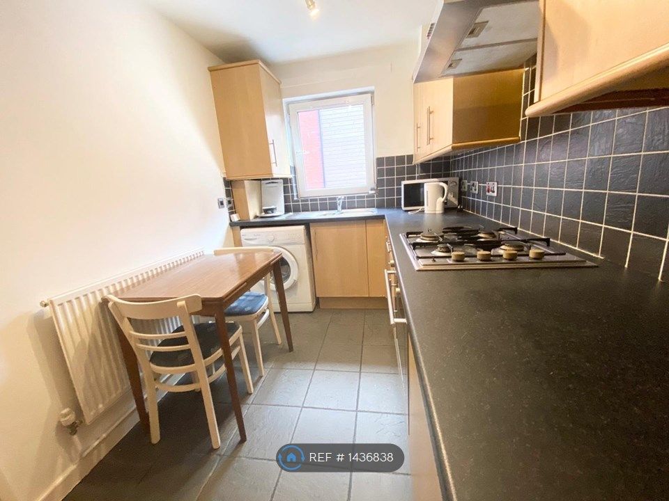 2 bed flat to rent in Station Court, Swansea SA1 Zoopla