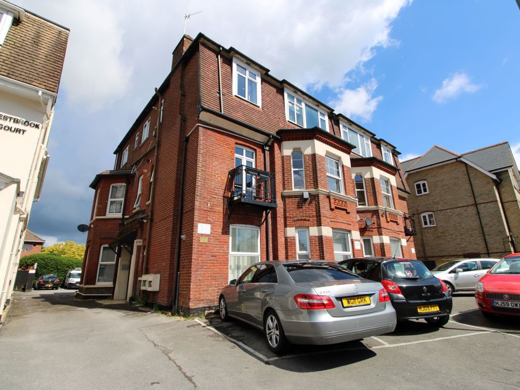 1 bed flat to rent in Christchurch Road, Bournemouth BH1, £750 pcm Zoopla