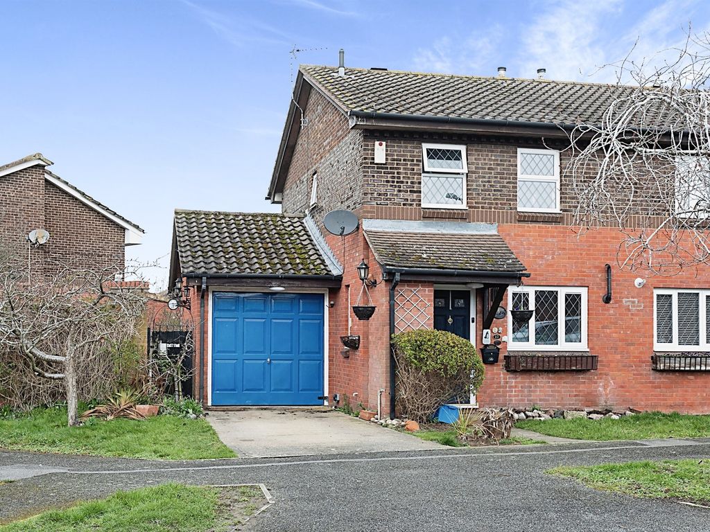 3 bed semidetached house for sale in Oxman Lane, Greenleys, Milton