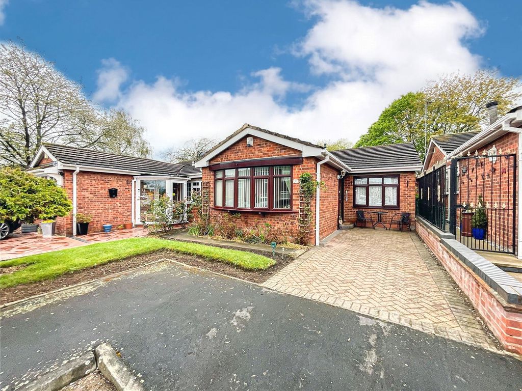 3 bed bungalow for sale in Chestnut Close, Kingsbury, Tamworth