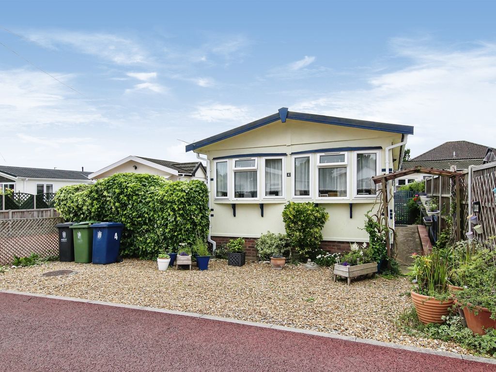 2 bed mobile/park home for sale in Way Lane, Waterbeach, Cambridge CB25