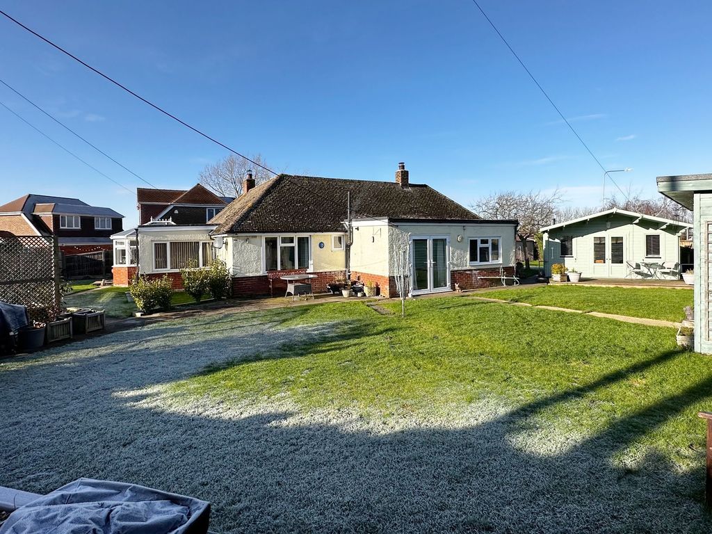 4 bed detached bungalow for sale in Pilgrims Lane, Seasalter CT5, £