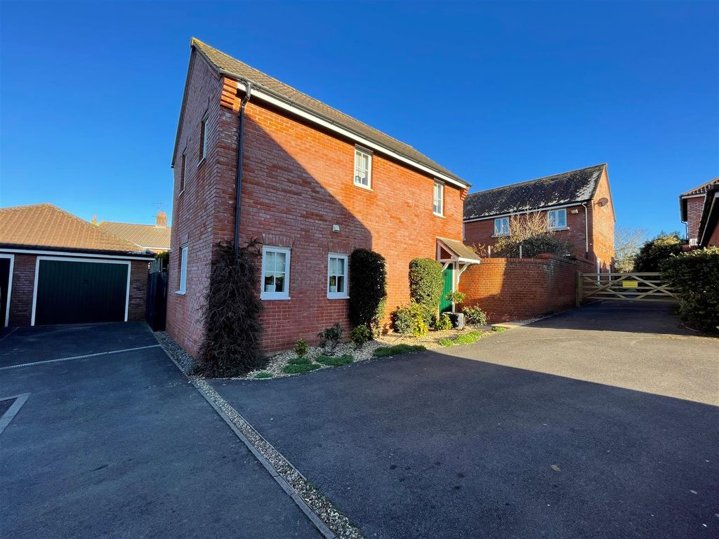 3 bed detached house for sale in Field Close, Sturminster Newton DT10 Zoopla