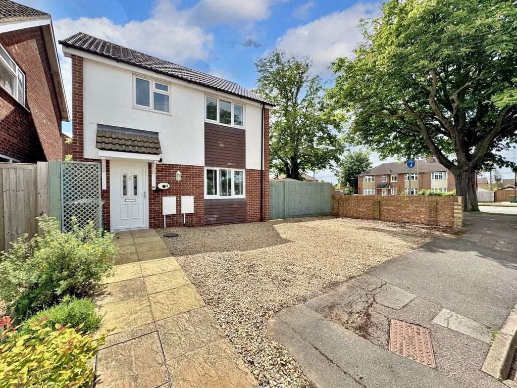 4 bed detached house for sale in Parsons Mead, Abingdon OX14, £400,000