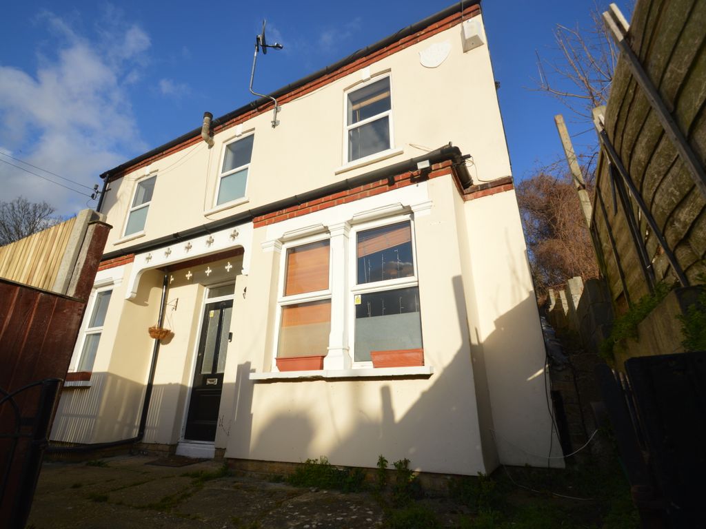 3 bed flat to rent in Purrett Road, Plumstead, London SE18 Zoopla