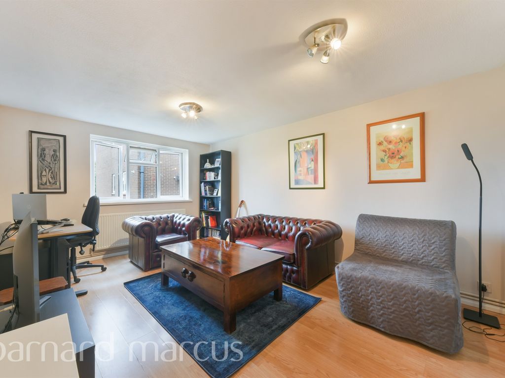 1 bed flat for sale in Staveley Gardens, London W4, £295,000 Zoopla