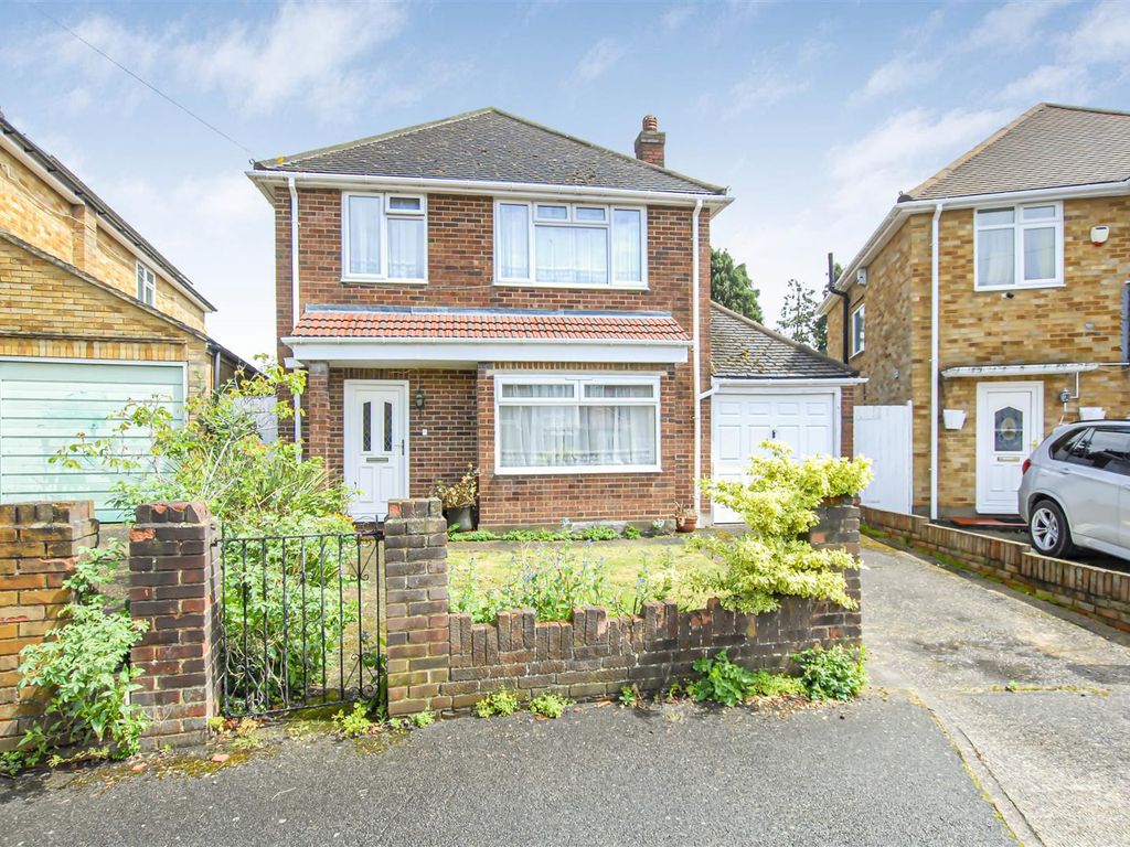3 bed detached house for sale in Baxter Close, Hillingdon UB10, £