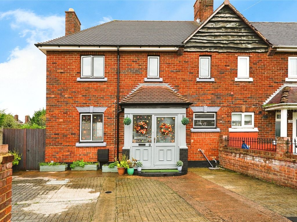 3 bed semidetached house for sale in Ashgrove Way, Gloucester GL4, £