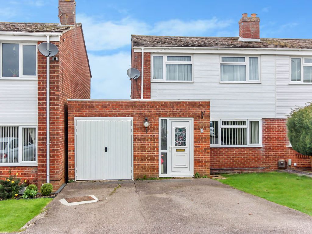 3 bed semidetached house for sale in Clayland Close, Bozeat