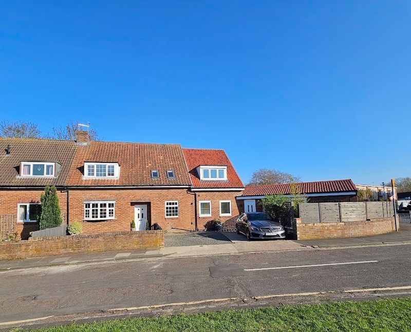 5 bed semidetached house for sale in Thornhill Road, Ponteland