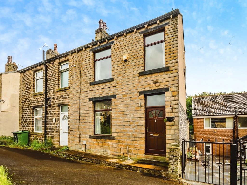 2 bed semidetached house for sale in Wren Street, Paddock