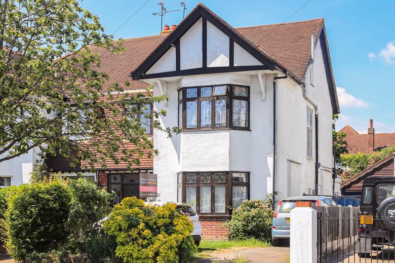 5 bed semidetached house for sale in Mannering Gardens, WestcliffOn