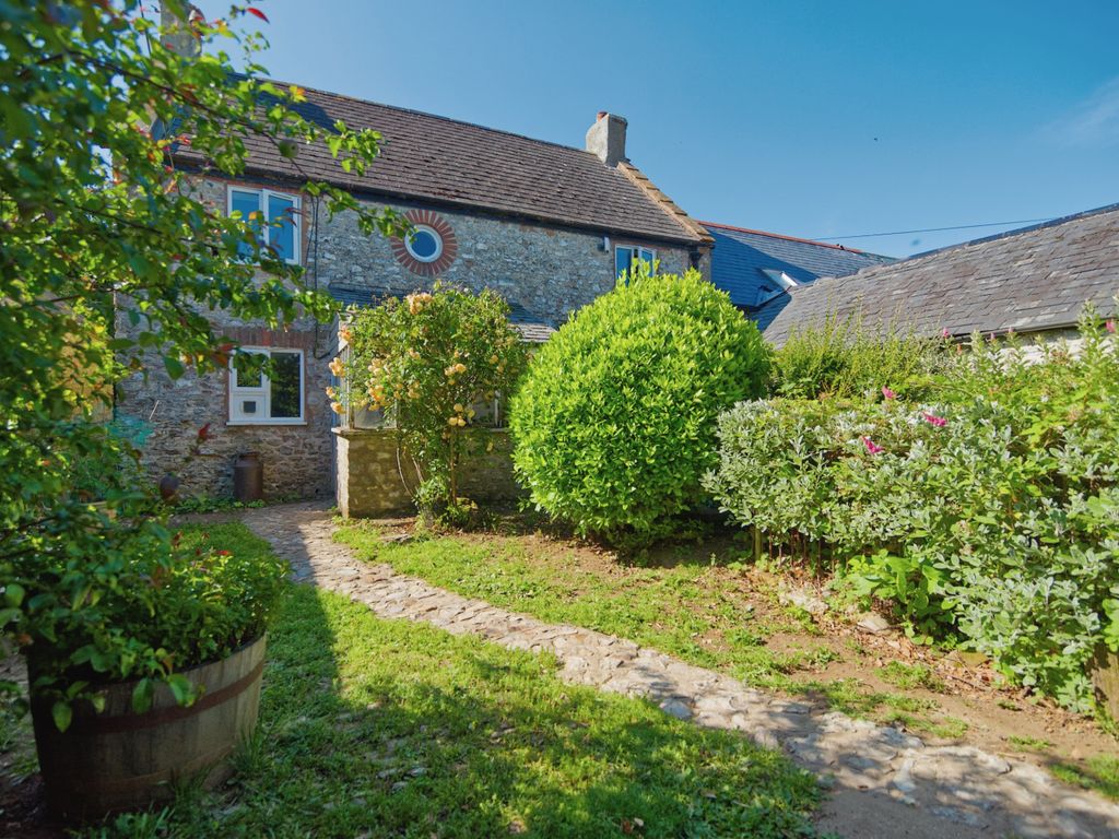 4 bed semidetached house for sale in Hemyock, Cullompton, Devon EX15