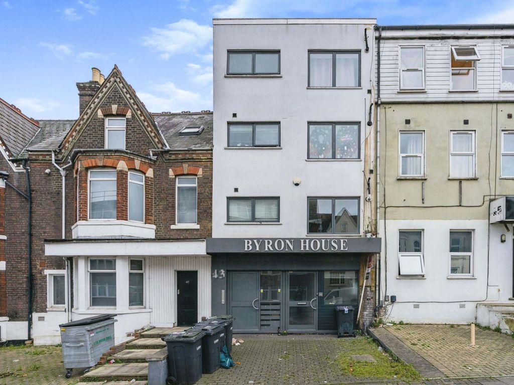 43 Cardiff Road, Luton LU1  