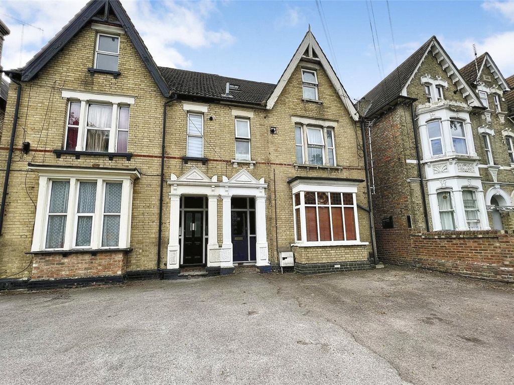 2 bed flat for sale in Clapham Road, Bedford MK41 Zoopla