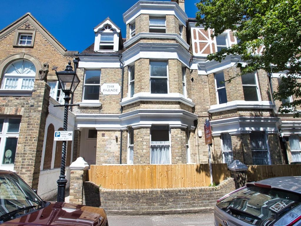 2 bed flat for sale in The Parade, Folkestone CT20 Zoopla
