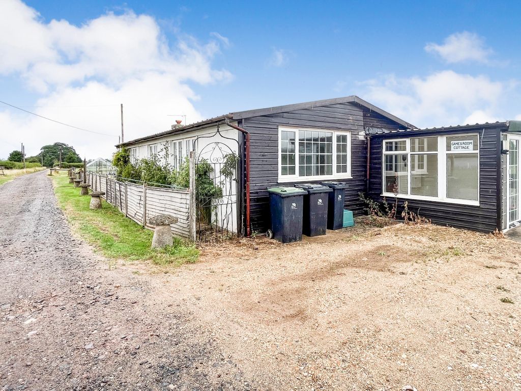 3 bed detached bungalow to rent in Lydlinch, Sturminster Newton, Dorset