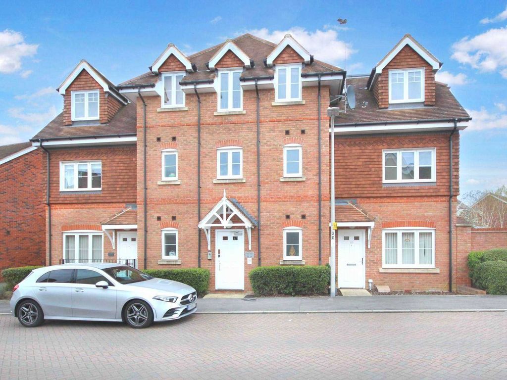 2 bed flat to rent in Carina Drive, Wokingham RG40 Zoopla