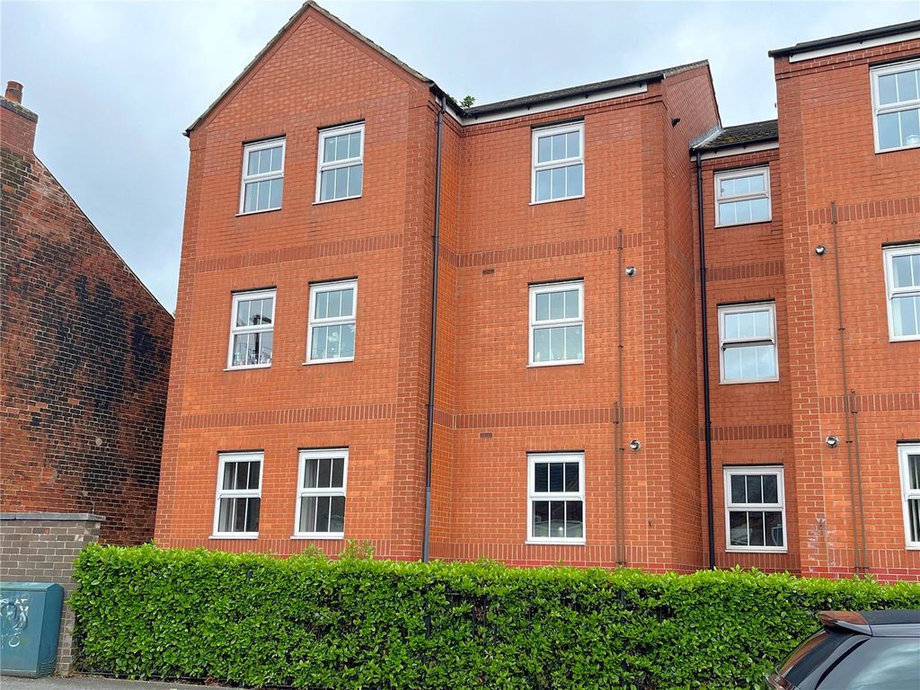 2 bed flat for sale in Park Road, Ilkeston, Derbyshire DE7, £97,950