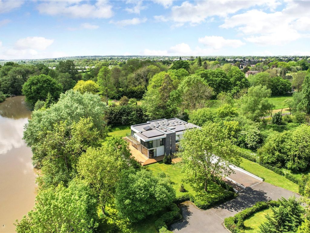 5 bed detached house for sale in Esher Road, Hersham, WaltonOnThames