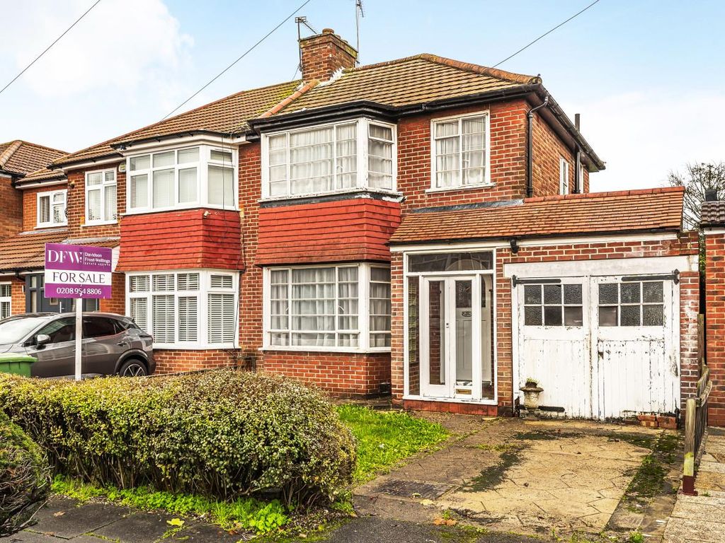 3 bed property for sale in Derwent Crescent, Stanmore HA7 Zoopla