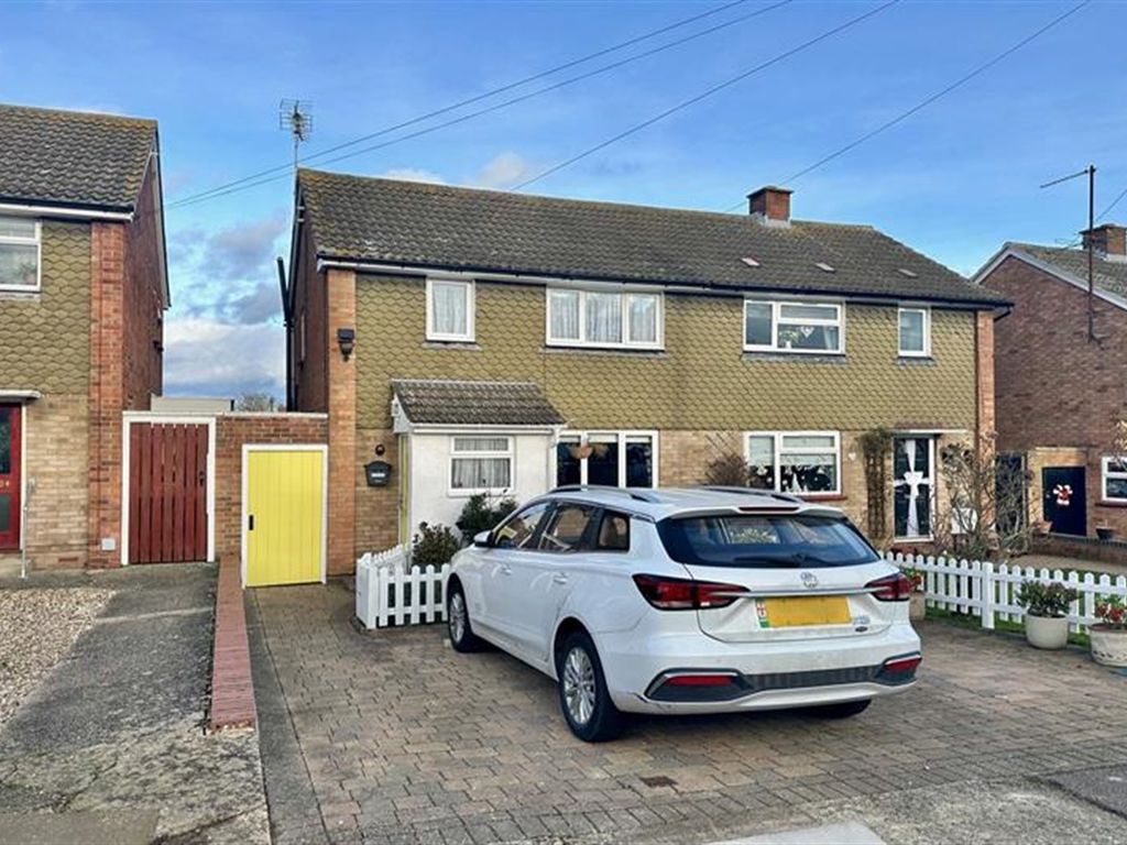 2 bed semidetached house for sale in Alexander Road, Braintree CM7, £